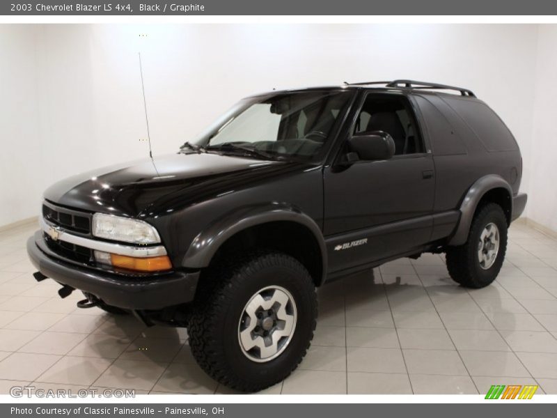 Front 3/4 View of 2003 Blazer LS 4x4