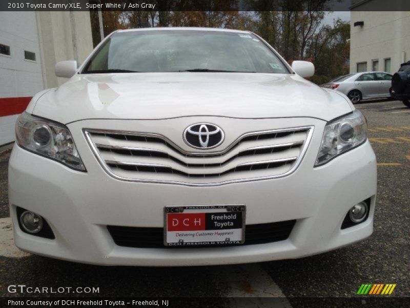 Super White / Ash Gray 2010 Toyota Camry XLE