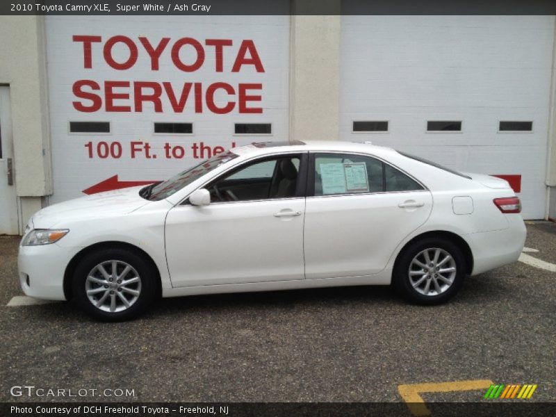 Super White / Ash Gray 2010 Toyota Camry XLE