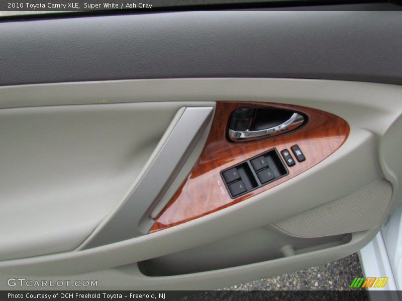 Super White / Ash Gray 2010 Toyota Camry XLE