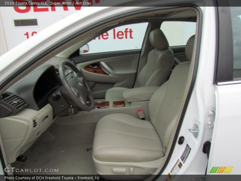 Super White / Ash Gray 2010 Toyota Camry XLE