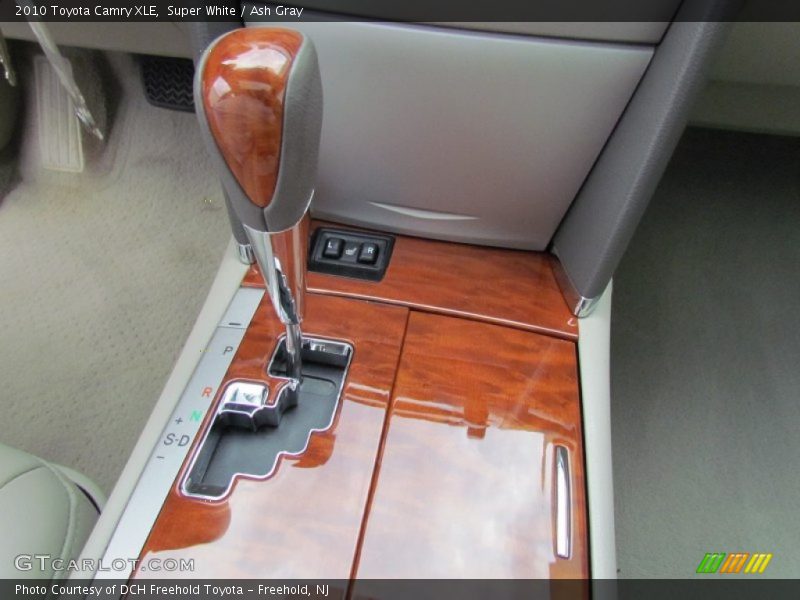 Super White / Ash Gray 2010 Toyota Camry XLE