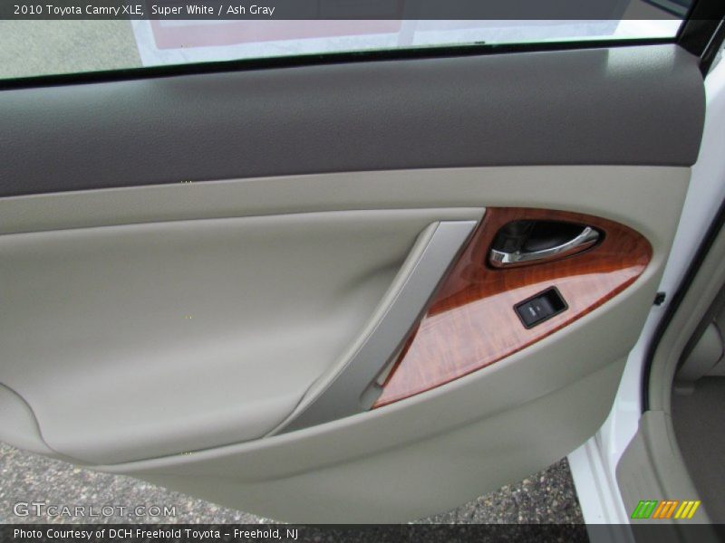 Super White / Ash Gray 2010 Toyota Camry XLE