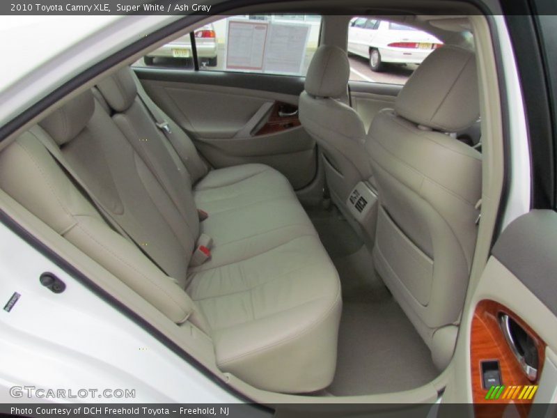 Super White / Ash Gray 2010 Toyota Camry XLE