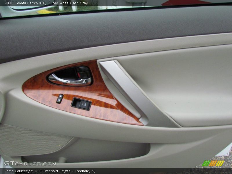 Super White / Ash Gray 2010 Toyota Camry XLE