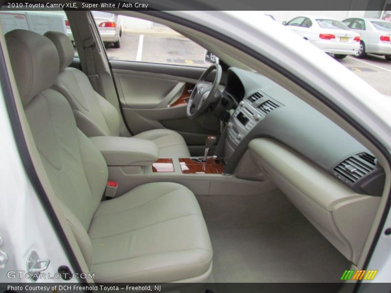 Super White / Ash Gray 2010 Toyota Camry XLE