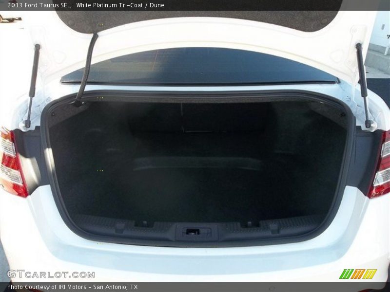 White Platinum Tri-Coat / Dune 2013 Ford Taurus SEL