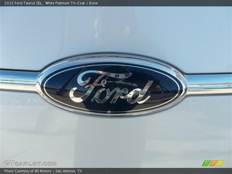 White Platinum Tri-Coat / Dune 2013 Ford Taurus SEL