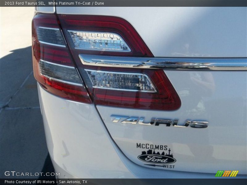 White Platinum Tri-Coat / Dune 2013 Ford Taurus SEL