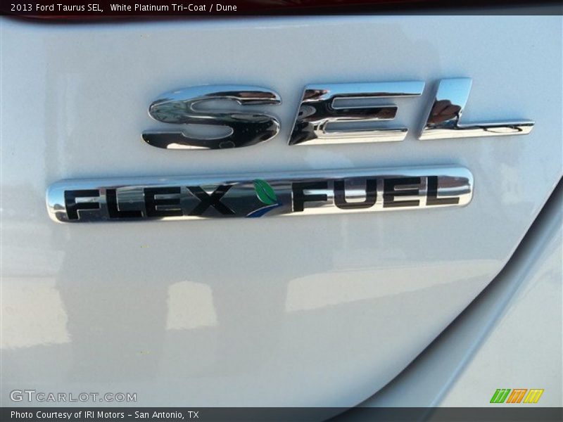 White Platinum Tri-Coat / Dune 2013 Ford Taurus SEL