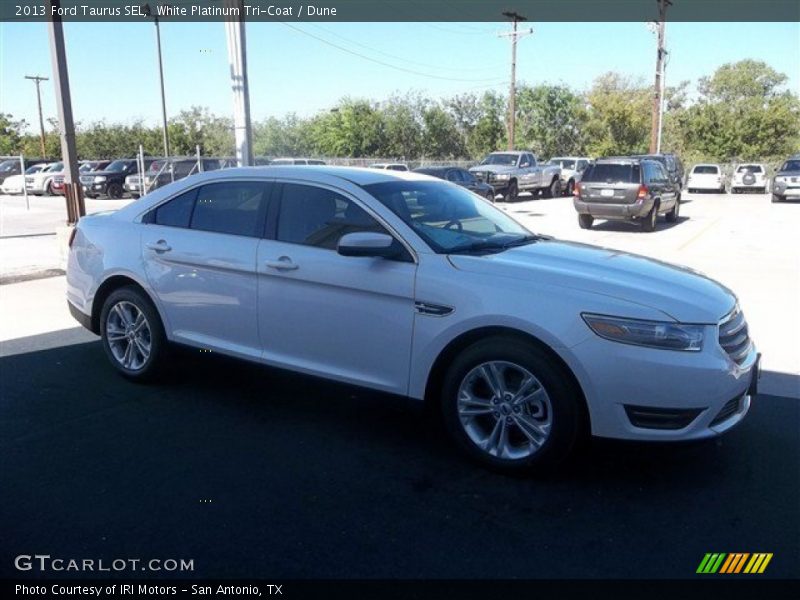 White Platinum Tri-Coat / Dune 2013 Ford Taurus SEL
