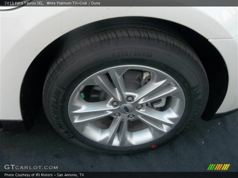 White Platinum Tri-Coat / Dune 2013 Ford Taurus SEL