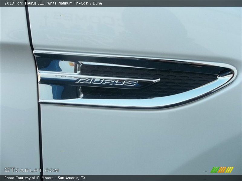 White Platinum Tri-Coat / Dune 2013 Ford Taurus SEL