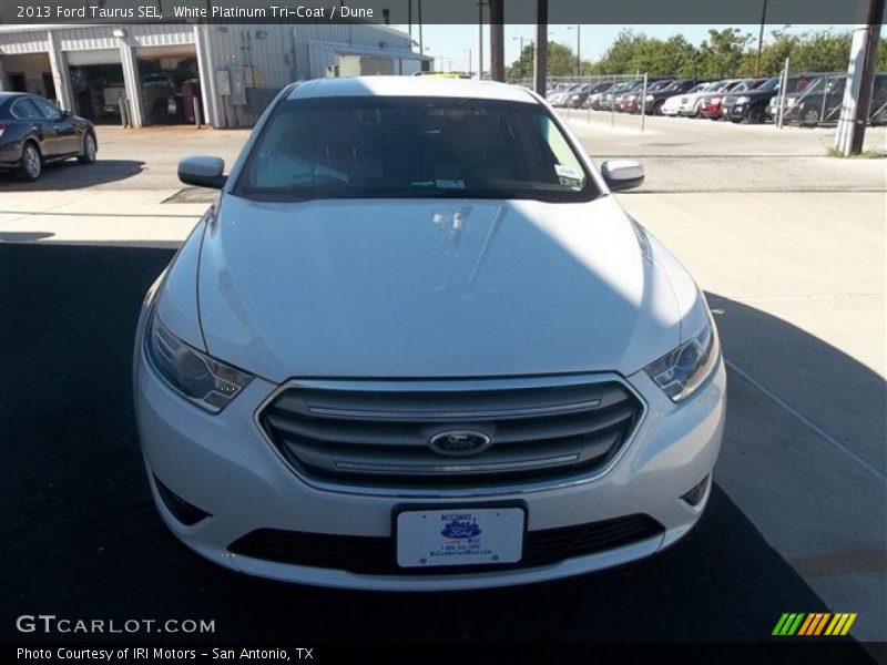 White Platinum Tri-Coat / Dune 2013 Ford Taurus SEL