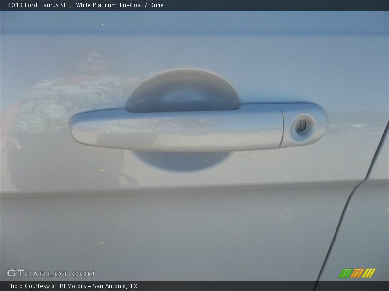 White Platinum Tri-Coat / Dune 2013 Ford Taurus SEL