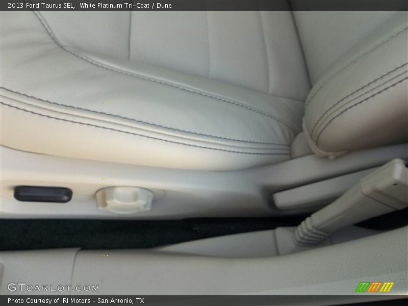 White Platinum Tri-Coat / Dune 2013 Ford Taurus SEL