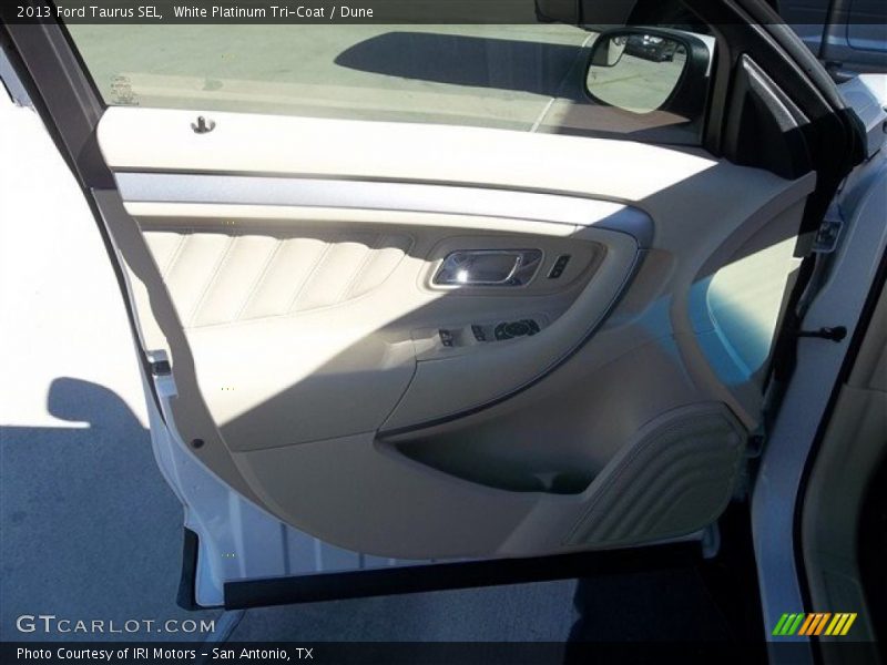 White Platinum Tri-Coat / Dune 2013 Ford Taurus SEL