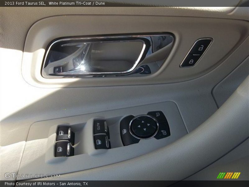 White Platinum Tri-Coat / Dune 2013 Ford Taurus SEL