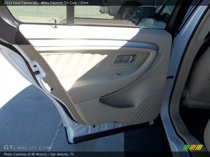 White Platinum Tri-Coat / Dune 2013 Ford Taurus SEL