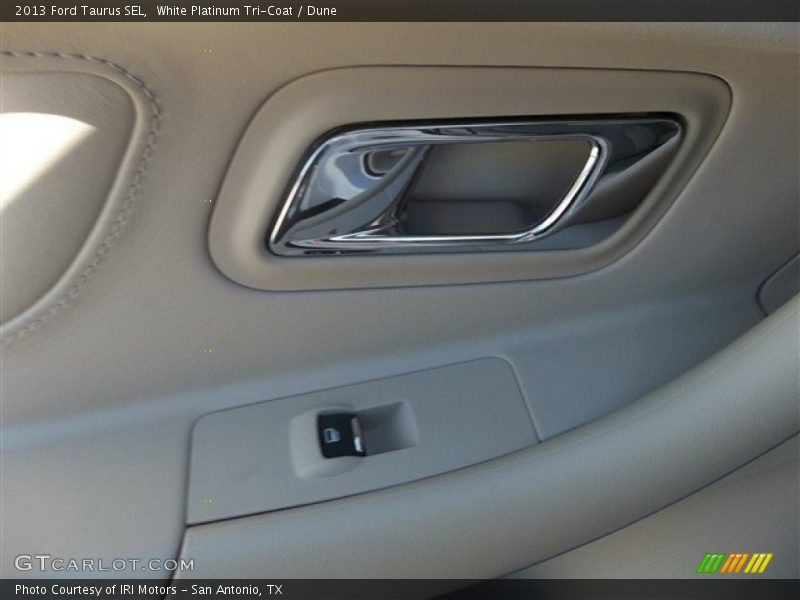 White Platinum Tri-Coat / Dune 2013 Ford Taurus SEL