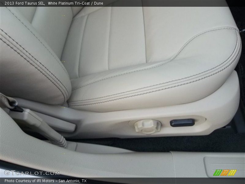 White Platinum Tri-Coat / Dune 2013 Ford Taurus SEL
