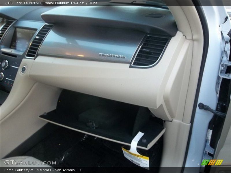White Platinum Tri-Coat / Dune 2013 Ford Taurus SEL