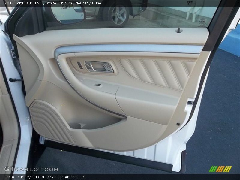 White Platinum Tri-Coat / Dune 2013 Ford Taurus SEL