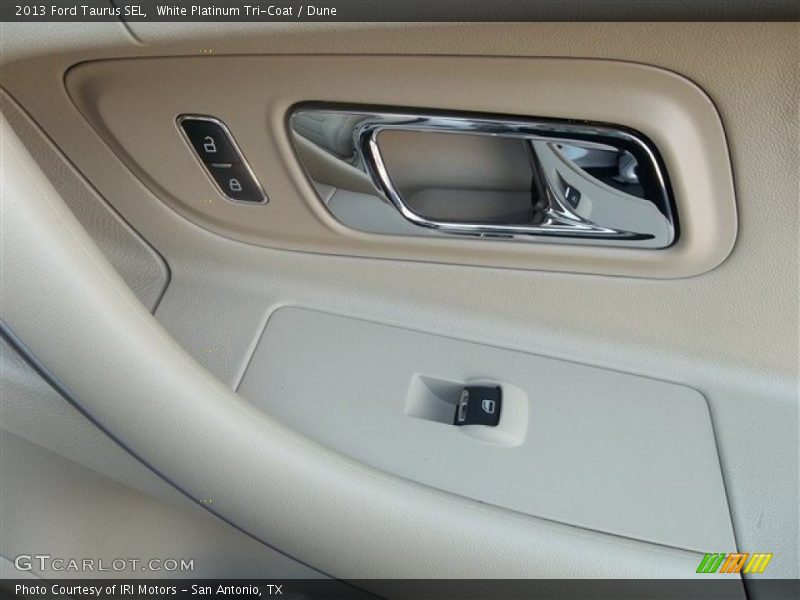 White Platinum Tri-Coat / Dune 2013 Ford Taurus SEL