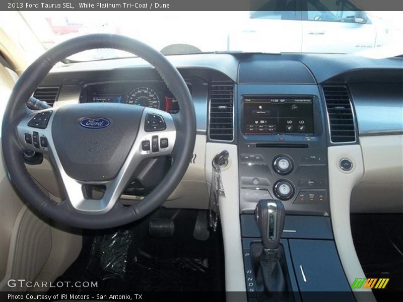 White Platinum Tri-Coat / Dune 2013 Ford Taurus SEL