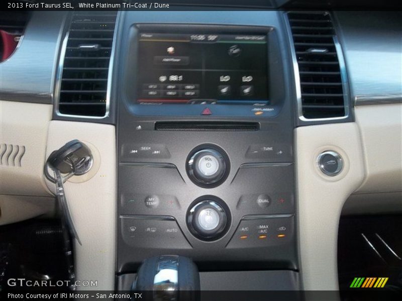White Platinum Tri-Coat / Dune 2013 Ford Taurus SEL