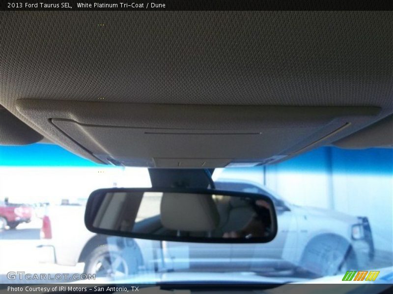 White Platinum Tri-Coat / Dune 2013 Ford Taurus SEL