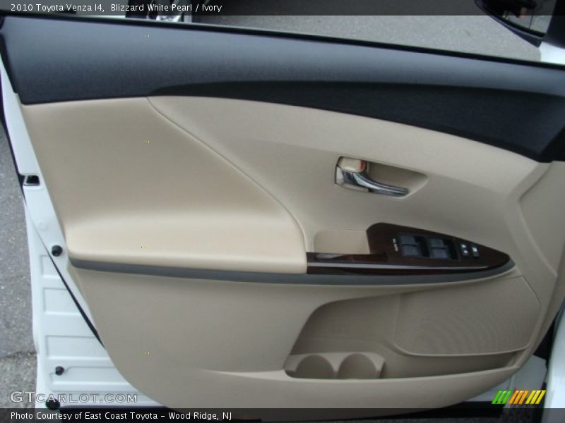 Blizzard White Pearl / Ivory 2010 Toyota Venza I4