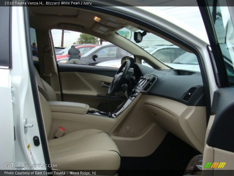 Blizzard White Pearl / Ivory 2010 Toyota Venza I4