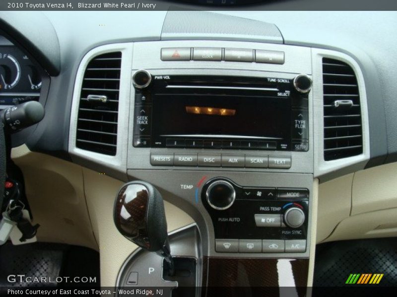 Blizzard White Pearl / Ivory 2010 Toyota Venza I4