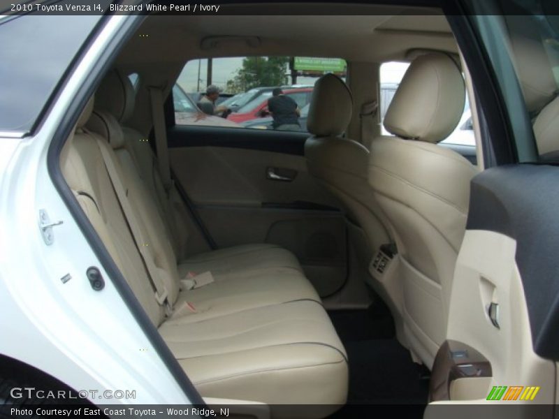 Blizzard White Pearl / Ivory 2010 Toyota Venza I4