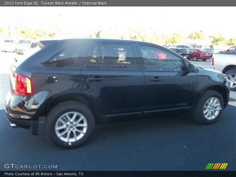 Tuxedo Black Metallic / Charcoal Black 2013 Ford Edge SE