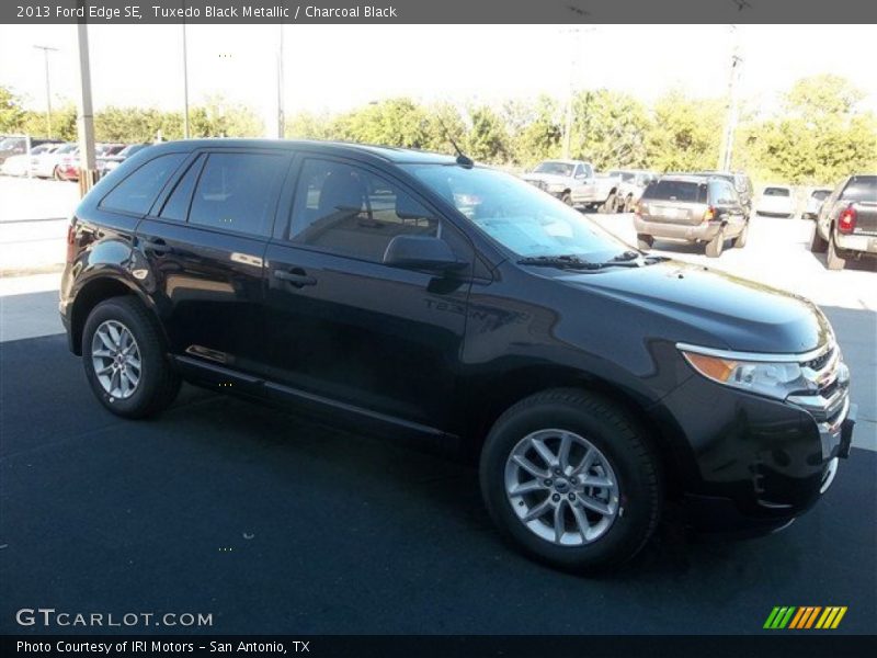 Tuxedo Black Metallic / Charcoal Black 2013 Ford Edge SE