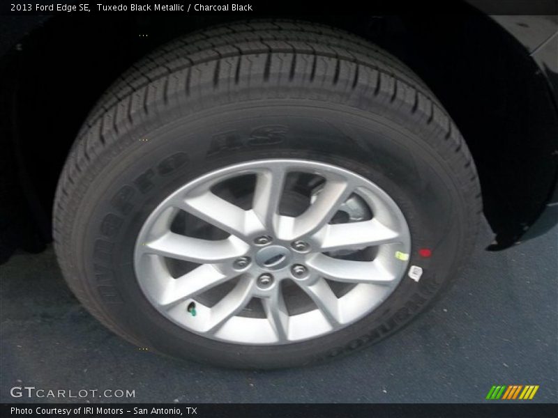 Tuxedo Black Metallic / Charcoal Black 2013 Ford Edge SE