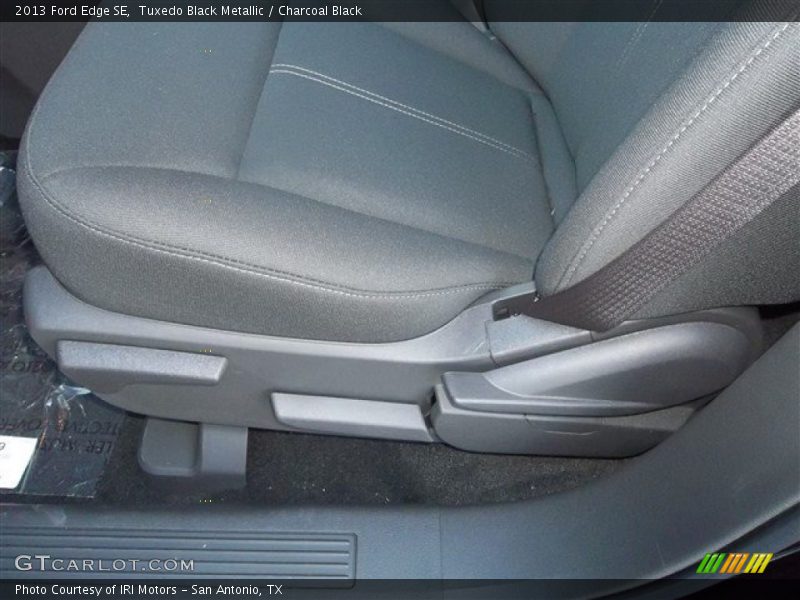 Tuxedo Black Metallic / Charcoal Black 2013 Ford Edge SE