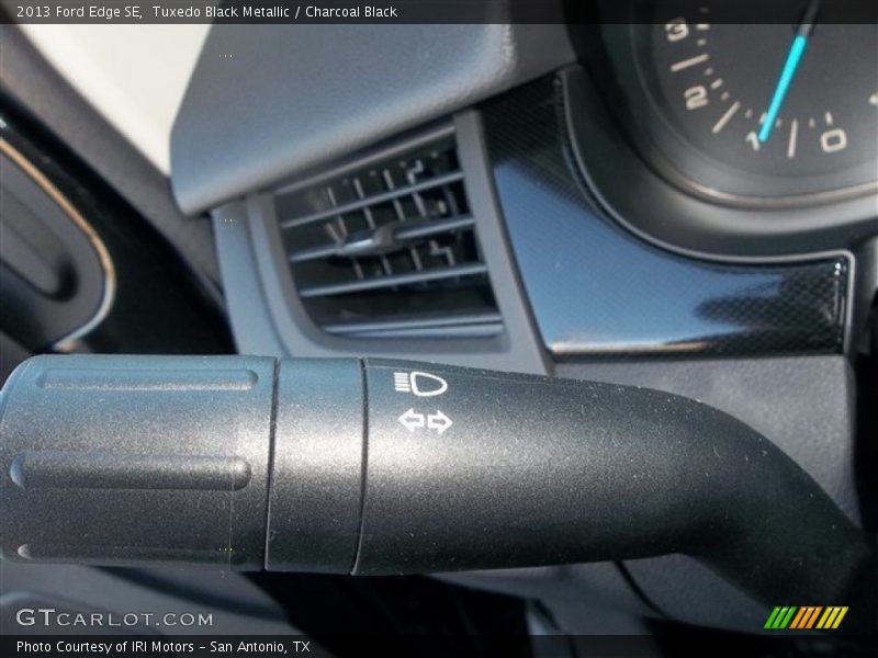 Tuxedo Black Metallic / Charcoal Black 2013 Ford Edge SE