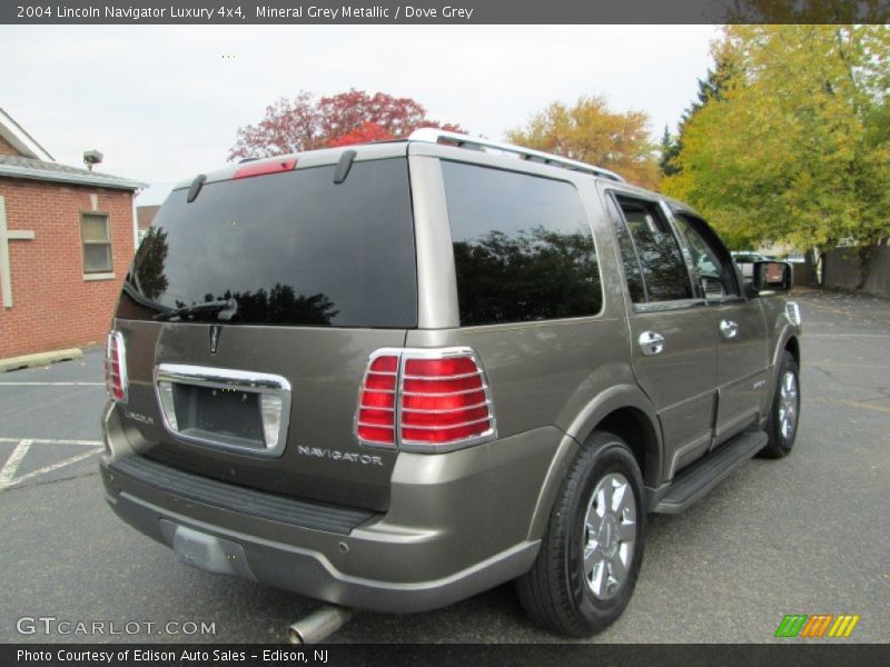 Mineral Grey Metallic / Dove Grey 2004 Lincoln Navigator Luxury 4x4