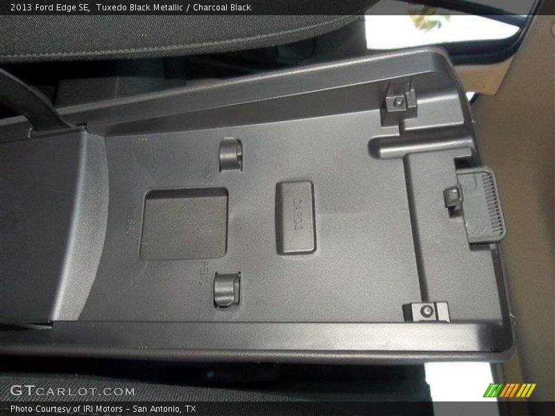 Tuxedo Black Metallic / Charcoal Black 2013 Ford Edge SE