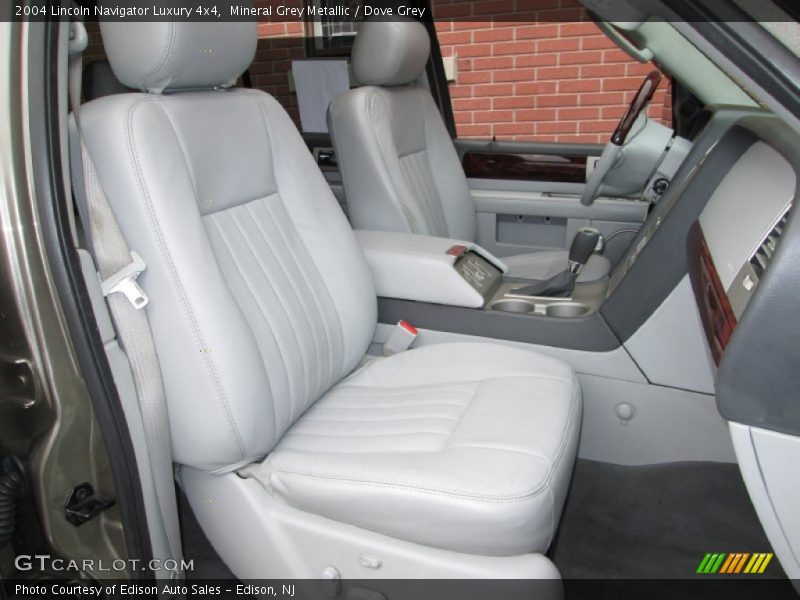 Mineral Grey Metallic / Dove Grey 2004 Lincoln Navigator Luxury 4x4