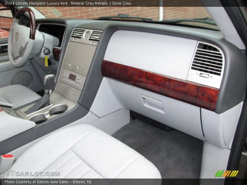 Mineral Grey Metallic / Dove Grey 2004 Lincoln Navigator Luxury 4x4