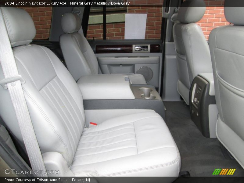Mineral Grey Metallic / Dove Grey 2004 Lincoln Navigator Luxury 4x4