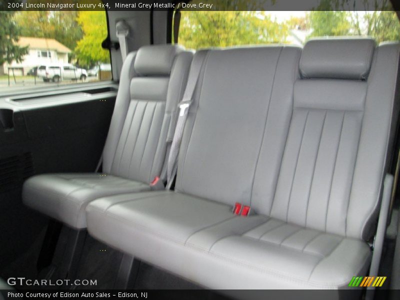 Mineral Grey Metallic / Dove Grey 2004 Lincoln Navigator Luxury 4x4