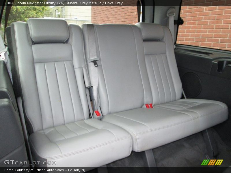 Mineral Grey Metallic / Dove Grey 2004 Lincoln Navigator Luxury 4x4