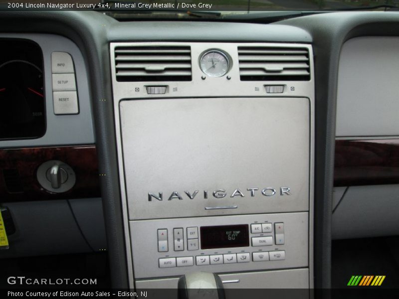 Mineral Grey Metallic / Dove Grey 2004 Lincoln Navigator Luxury 4x4