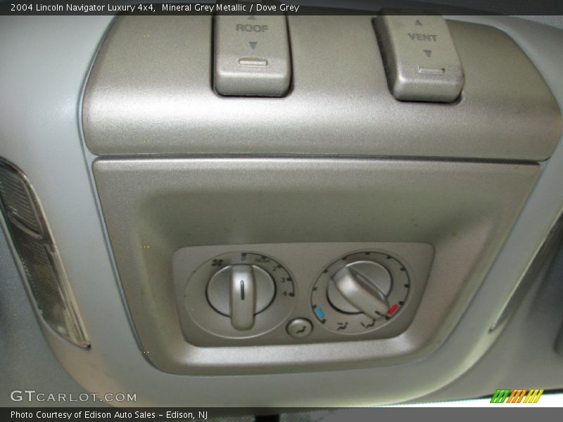 Mineral Grey Metallic / Dove Grey 2004 Lincoln Navigator Luxury 4x4