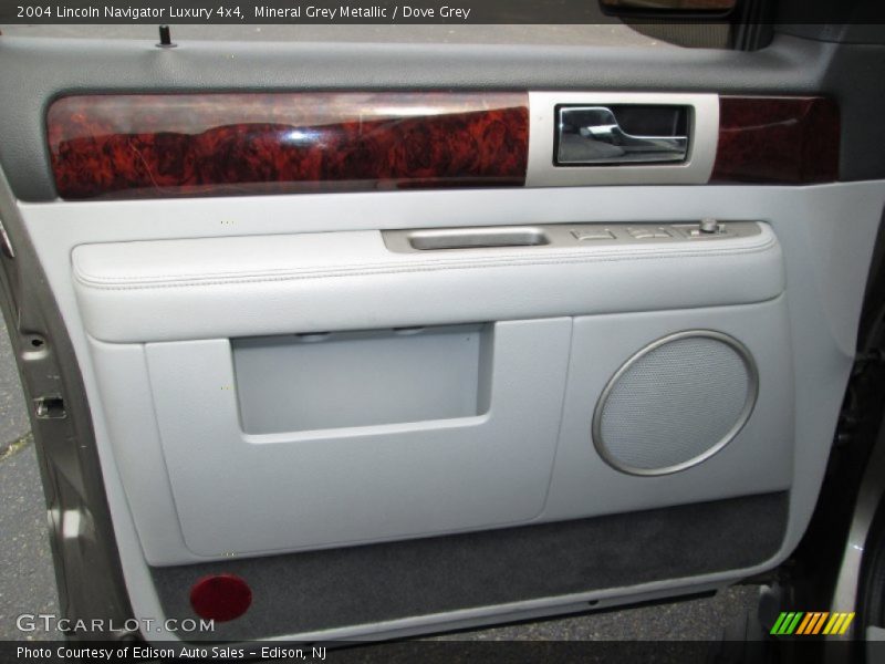 Mineral Grey Metallic / Dove Grey 2004 Lincoln Navigator Luxury 4x4